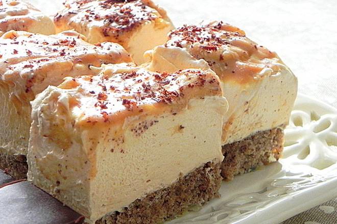 BANANA-KARAMEL KOLAČ